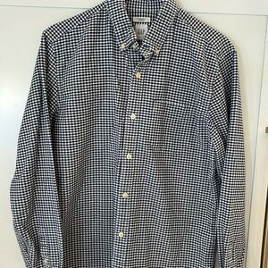 Men’s Gap button up in navy blue and white check print.